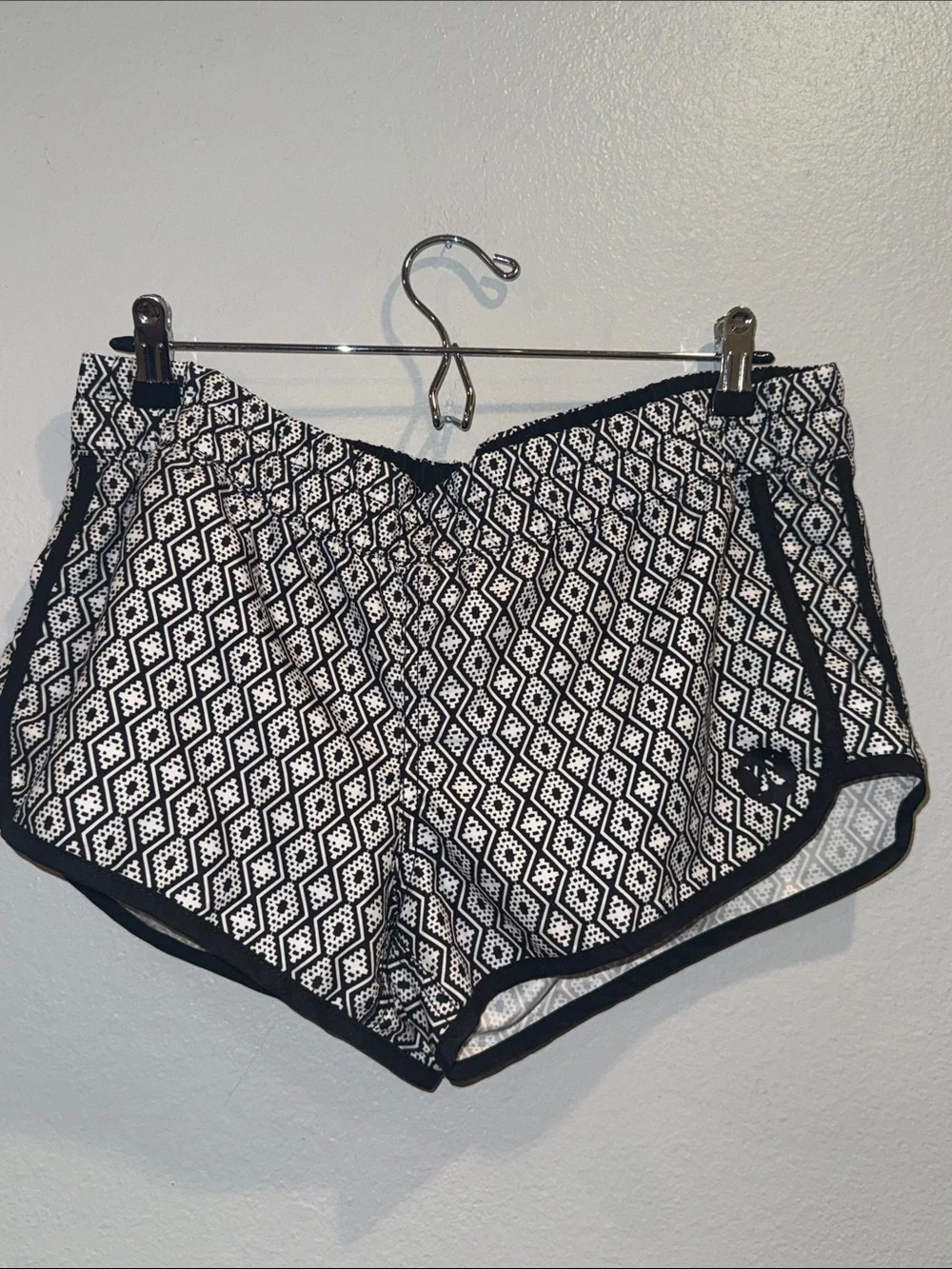Hurley women shorts size large Black & White